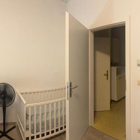Ganze Klein Unterkunft 1100 Wien Luaran gambar